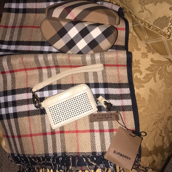 Burberry Fringe Scarf w/ Wristlet & Eyeglass Case - Picture 4 of 17